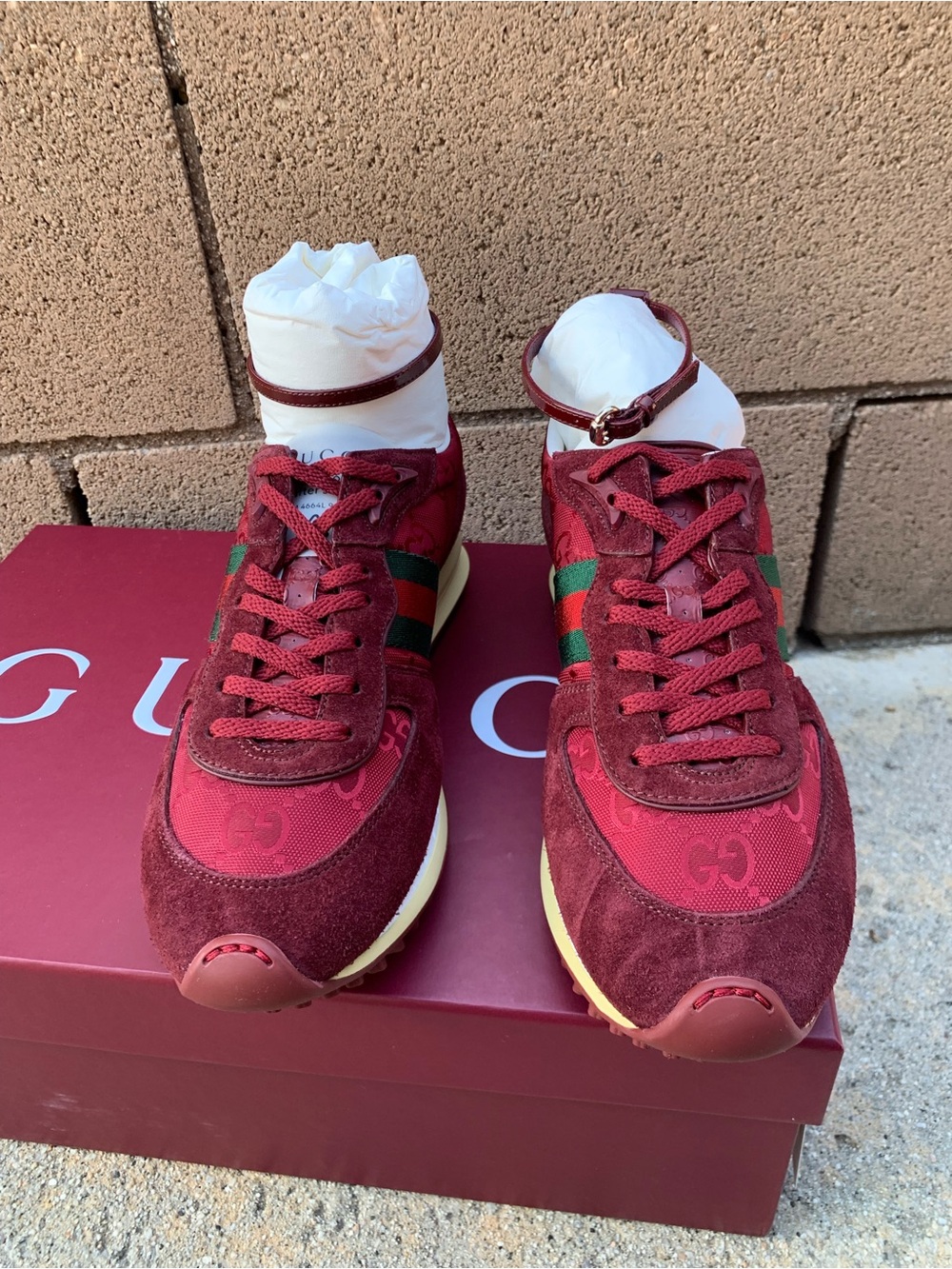 Receipt Gucci
Women's GG Re-Motion Low Top Sneakers in Red